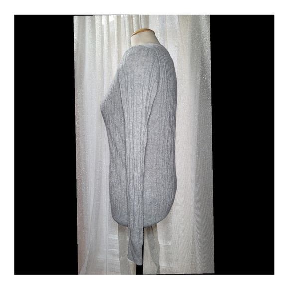 Banana Republic Merino & Cashmere Sweater - Picture 4 of 8